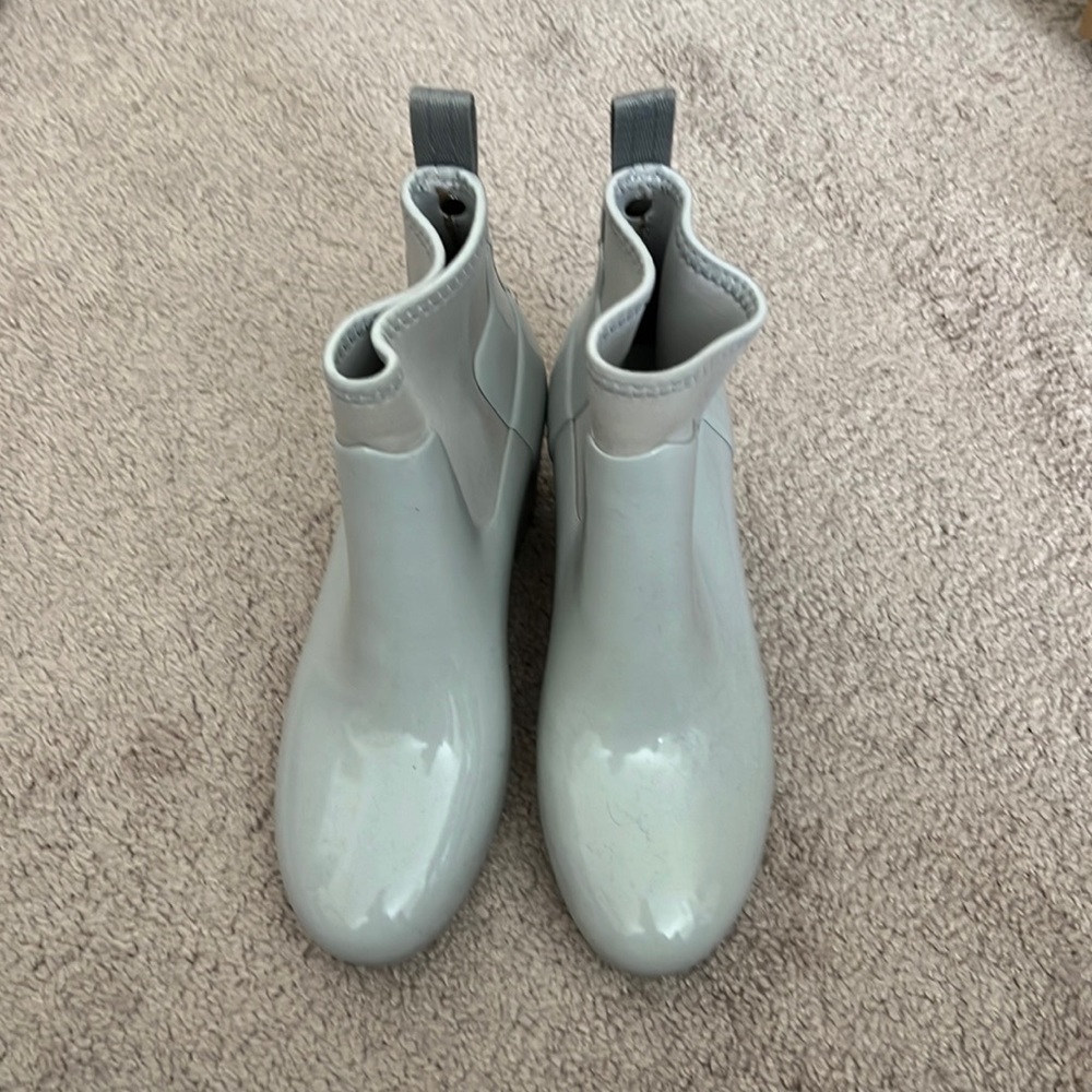 Hunter Women's Refined Slim Fit Gloss Mid Heel Boots - 7 - Picture 2 of 7